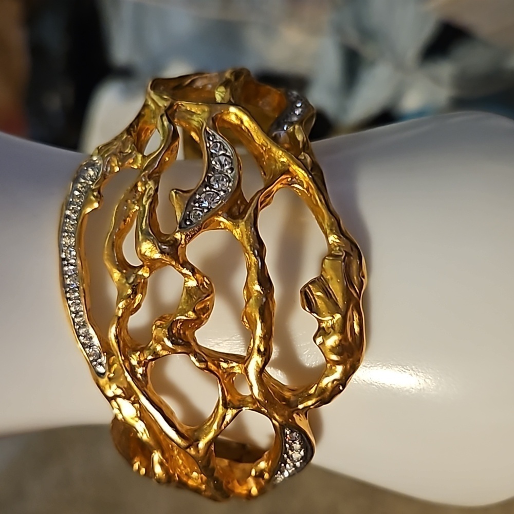Elizabeth Taylor Treasured Vine Hinged Cuff Bracelet From Avon Gold Plated